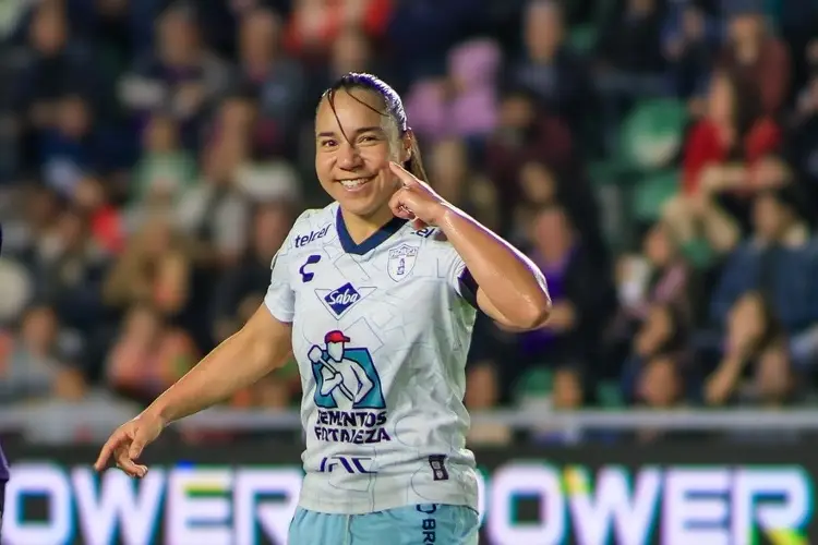Charlyn lamenta que esté vetada del Tri sin razón alguna