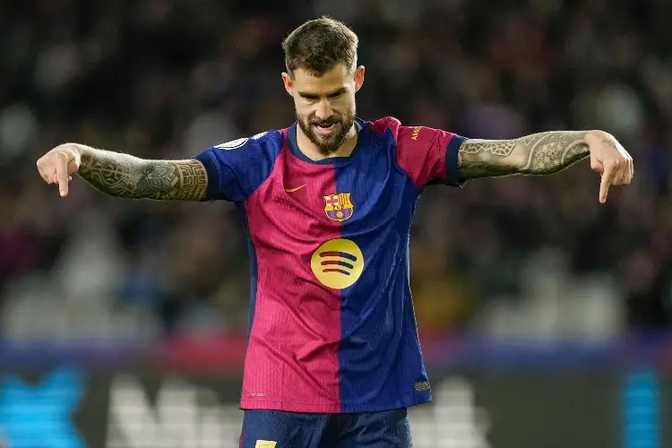 Iñigo Martínez renueva con el Barcelona