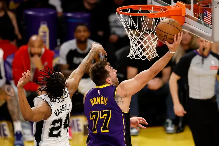 NBA: Lakers arrasan