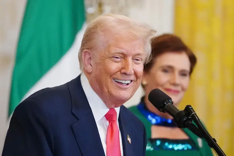 Trump congela fondos a la Universidad de Pensilvania por atletas transgénero
