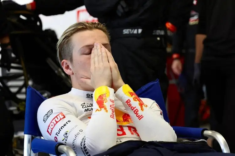 ¡Oficial! Liam Lawson, reemplazo de Checo Pérez despedido de Red Bull