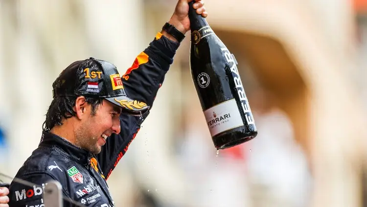 ¿Qué dijo Checo Pérez del despido de Liam Lawson?
