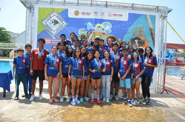 Delfín se consagra campeón del Torneo Internacional de Natación Álvaro Armas 