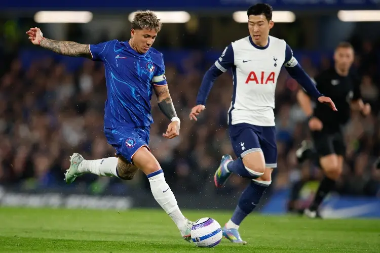 Enzo endereza al Chelsea