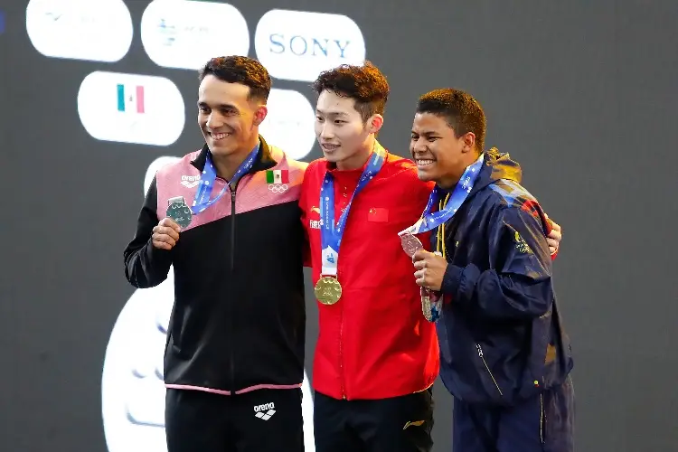 Mexicano Juan Celaya consigue medalla de plata en Mundial de Clavados