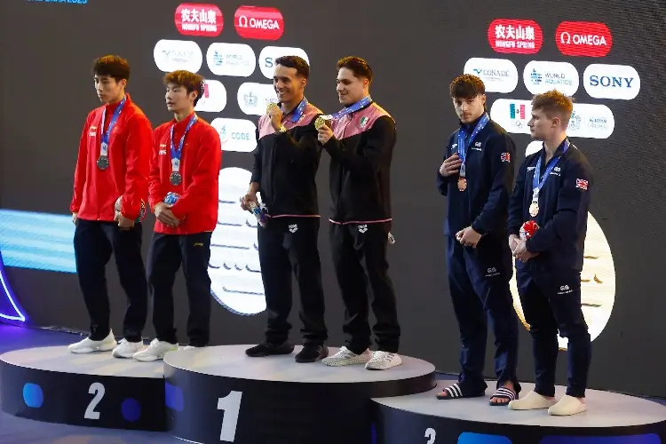 Osmar Olvera y Juan Celaya le dan medalla de oro a México en el Mundial de Clavados