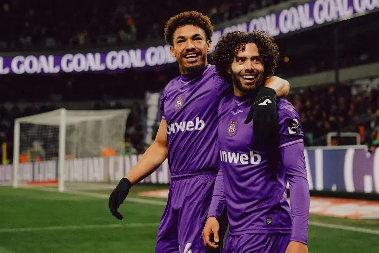 'Chino' Huerta anota gol, pero no puede evitar derrota del Anderlecht (VIDEO)