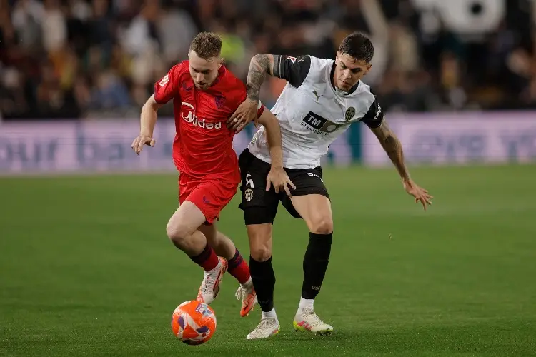 Valencia le pega a Sevilla y se olvida del descenso en España 