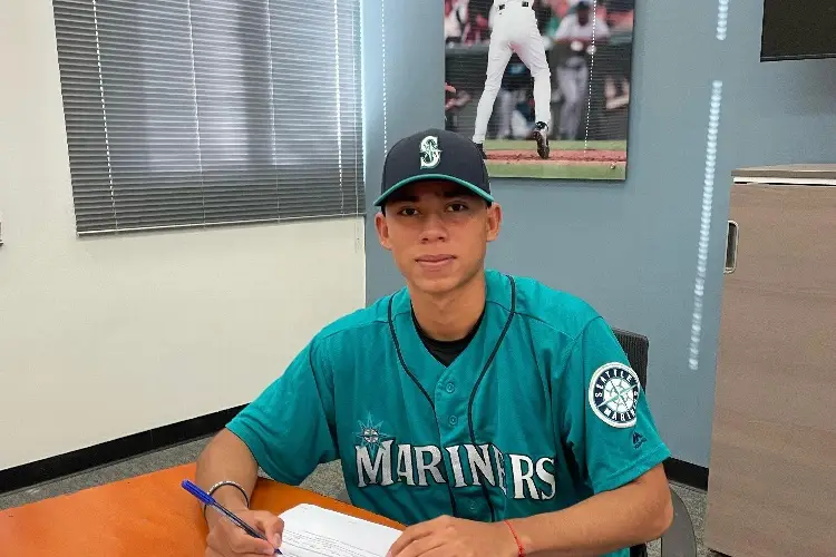 Veracruzano firmado por los Marineros de Seattle