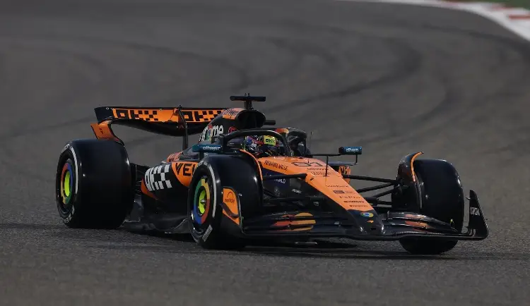 McLaren no baja el ritmo y manda en la última práctica libre del GP de Bahréin 