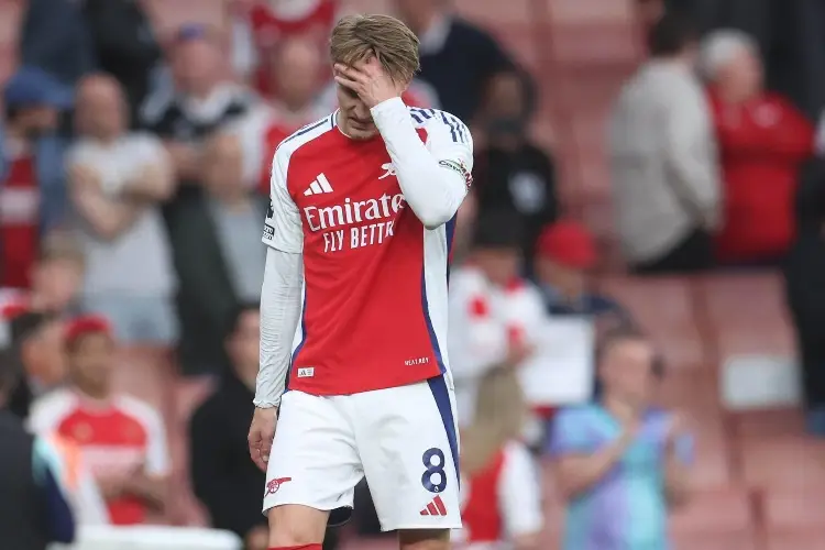 Arsenal empata y le pone en bandeja de plata el título de la Premier League a Liverpool 