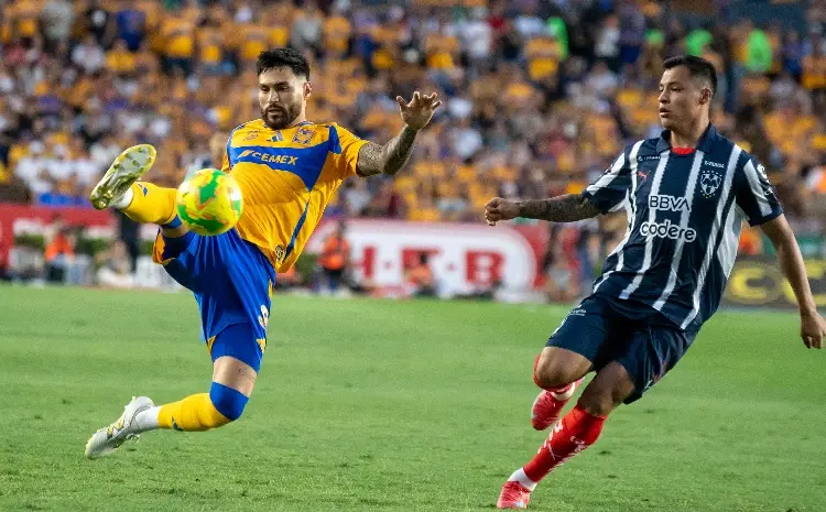 ¡Increíble! Tigres remonta en los últimos minutos y gana el Clásico Regio