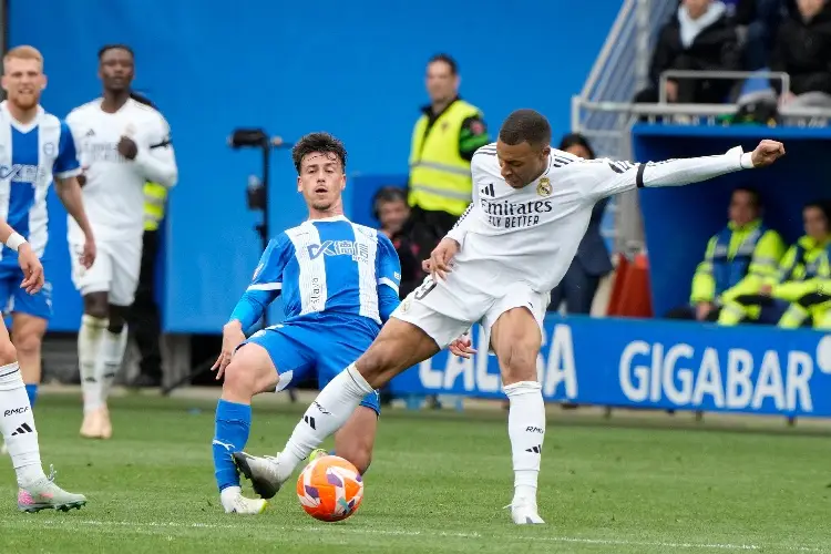 Mbappé se va expulsado tras entrada criminal a un rival (VIDEO)