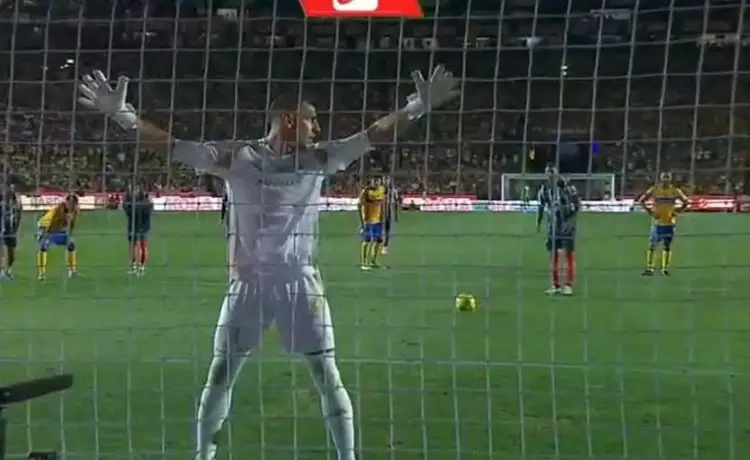 ¡Lo quería poner nervioso! Nahuel le da la espalda a Ramos en el penal (VIDEO)
