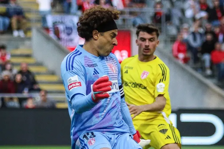 Vuelven a golear a Memo Ochoa en Portugal y ya acaricia el descenso