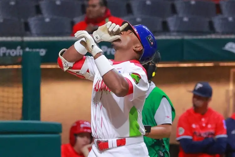 Desertan dos peloteros cubanos tras participar en la Liga de Campeones en México