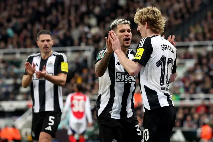 Newcastle golea en la Premier League y se afianza a la zona de Champions League 
