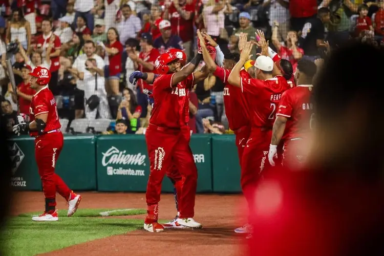 El Águila de Veracruz debuta con paliza sobre Puebla en la Liga Mexicana de Béisbol 