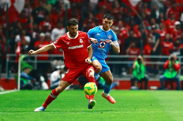 Cruz Azul y Toluca se dan con todo en vibrante empate