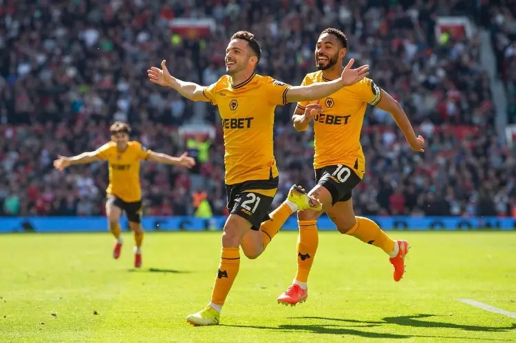 Wolverhampton sorprende y baja al Manchester United de su nube