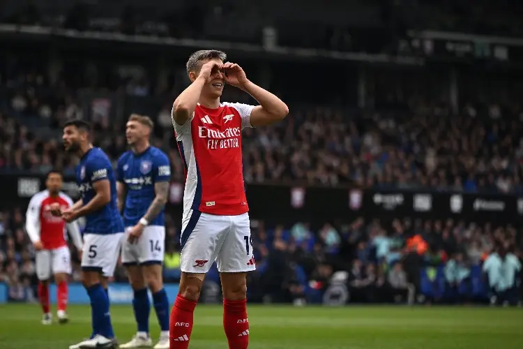Arsenal vuelve a golear, pero sigue estando lejos del título