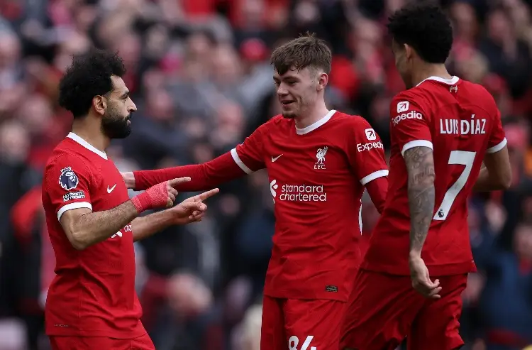 Liverpool se acerca al título y de paso desciende al Leicester City