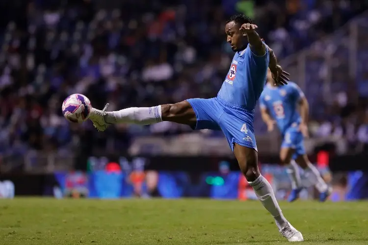 Jugador de Cruz Azul involucrado en accidente automovilístico 