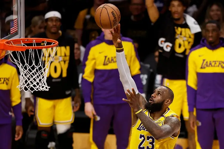 NBA: Doncic y LeBron recuperan la ilusión de los Lakers