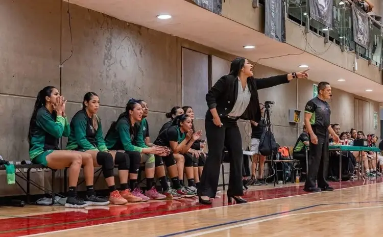 La entrenadora mexicana Siria Reyes se une a las Rojas de Veracruz 