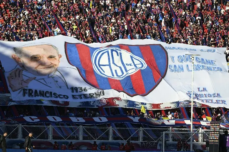 San Lorenzo realiza emotivo homenaje al Papa Francisco