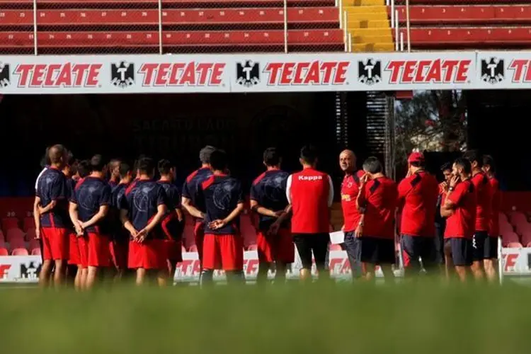 Pasó de dirigir a los Tiburones Rojos a ser rector de una universidad