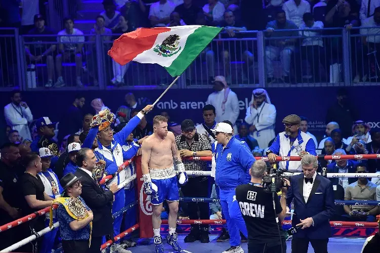 'Canelo' pide disculpas por haber enfrentado a un 'bulto' que no quiso pelear
