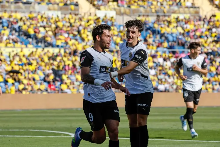 Valencia se salva del descenso tras una temporada para el olvido
