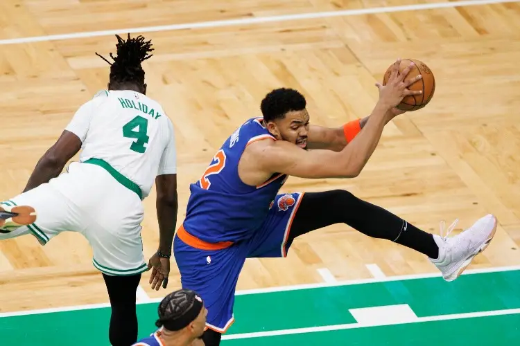 NBA: Knicks remontan y vencen a Celtics en Boston en una épica semifinal