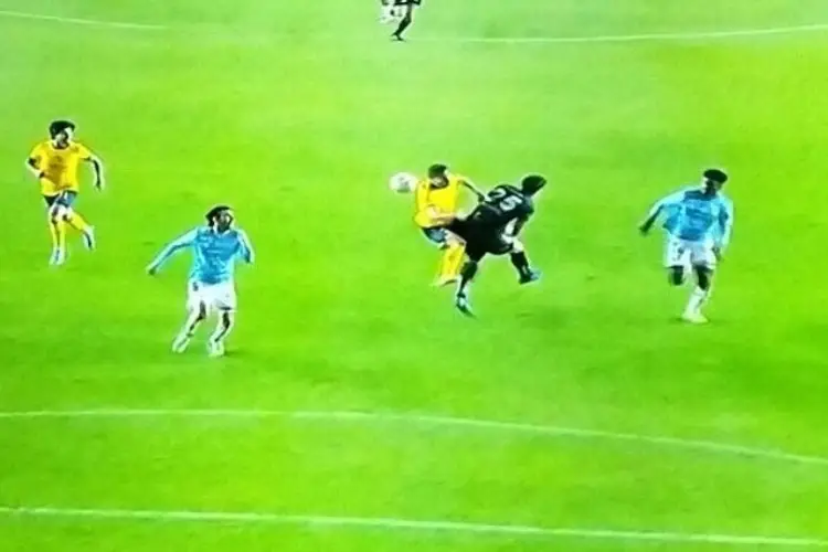 ¿Arbitraje en contra de América? Sí era expulsión del portero de Pachuca