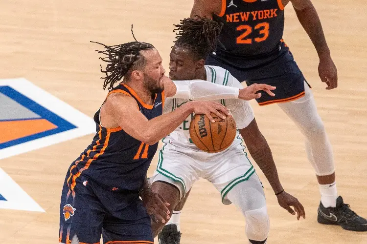 NBA: Knicks dejan al borde de la eliminación a los Celtics