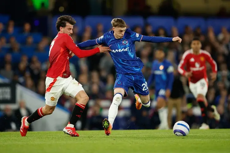 Chelsea vence a Manchester United y alza la mano con fuerza para la Champions League