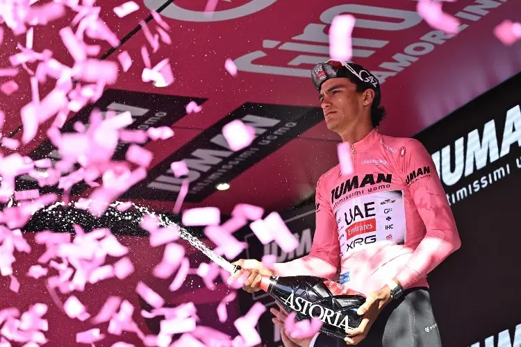 ¿Quién es Isaac del Toro ciclista mexicano que lidera el Giro de Italia?