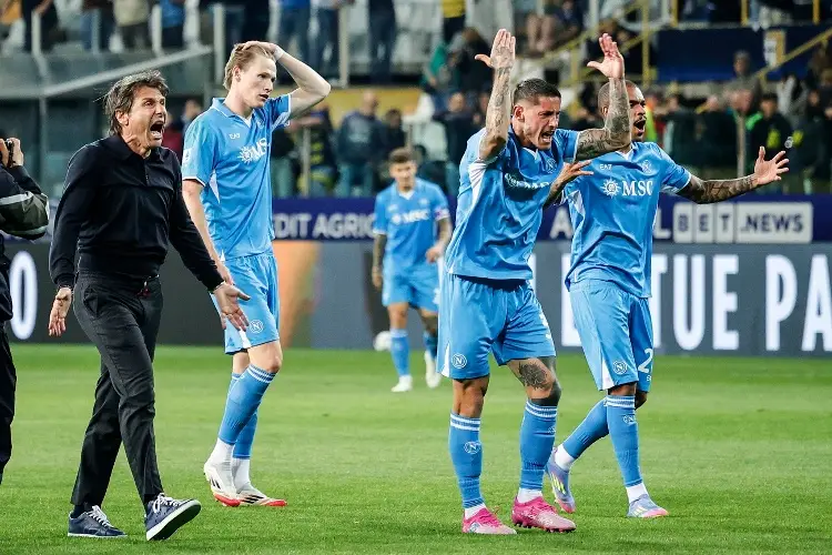 Napoli se niega a ser campeón de Italia, empata contra un triste Parma 