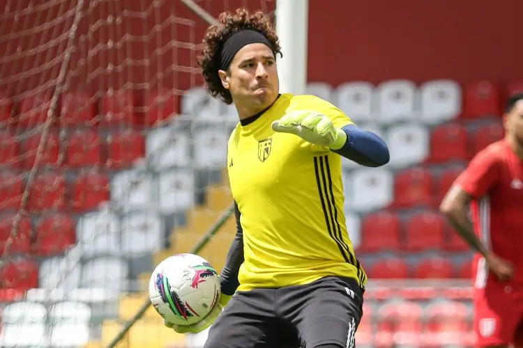 Memo Ochoa y su club están a dos juegos de salvarse del descenso