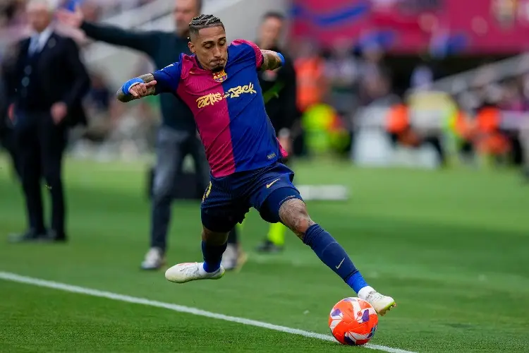Raphinha amplia contrato con el Barcelona