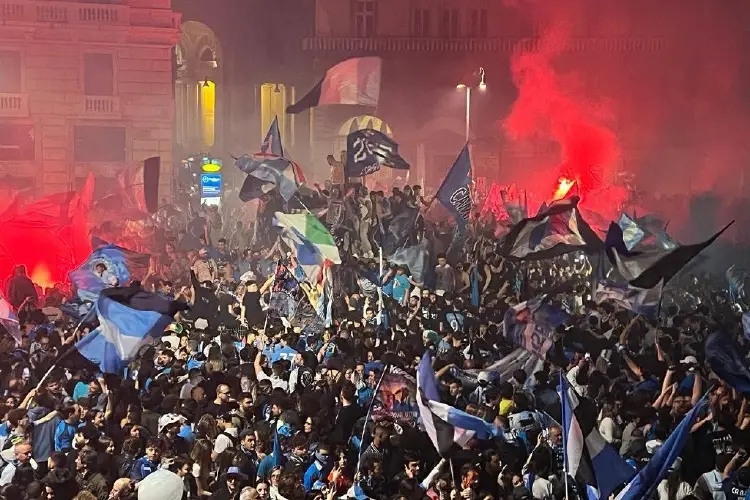 Redada en Napoli incauta más de 20 mil artículos falsificados