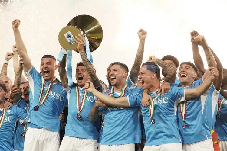 ¡Locura total en Napoli por el título de la Serie A! (VIDEO+FOTOS)