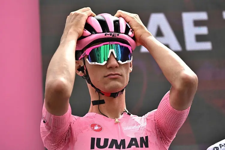 Isaac del Toro mantiene el liderazgo en el Giro d’Italia