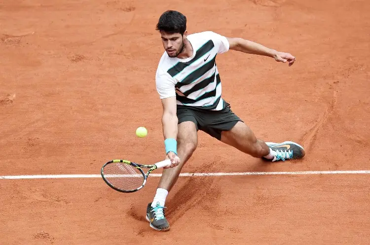 Alcaraz arranca fuerte la defensa de su título en Roland Garros 2025
