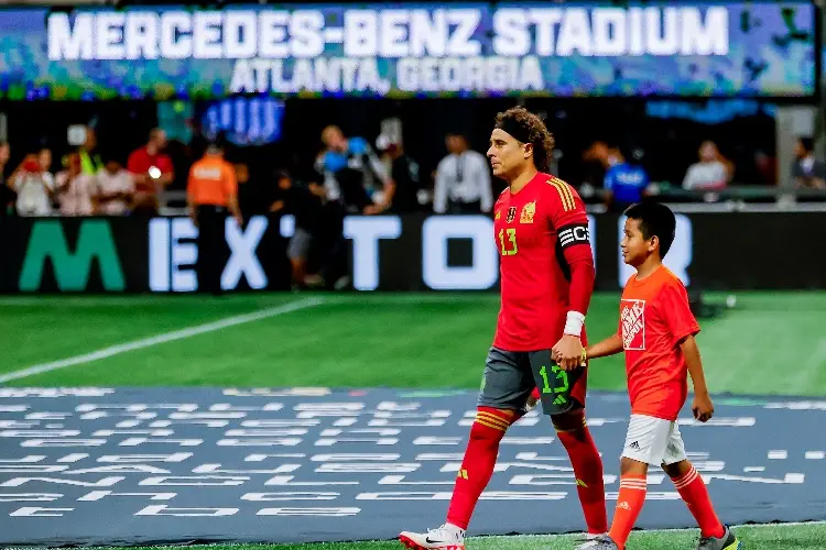 Memo Ochoa y 'Chucky' Lozano encabezan convocatoria del Tri