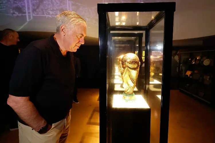 Ancelotti visita el museo de la selección brasileña