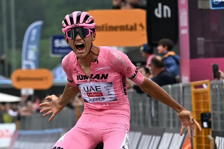 ¡Un mexicano nunca se rinde! Del Toro gana etapa y sigue de líder en Giro de Italia