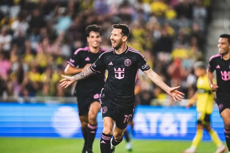 Lionel Messi se luce con un doblete y le da el triunfo al Inter Miami 