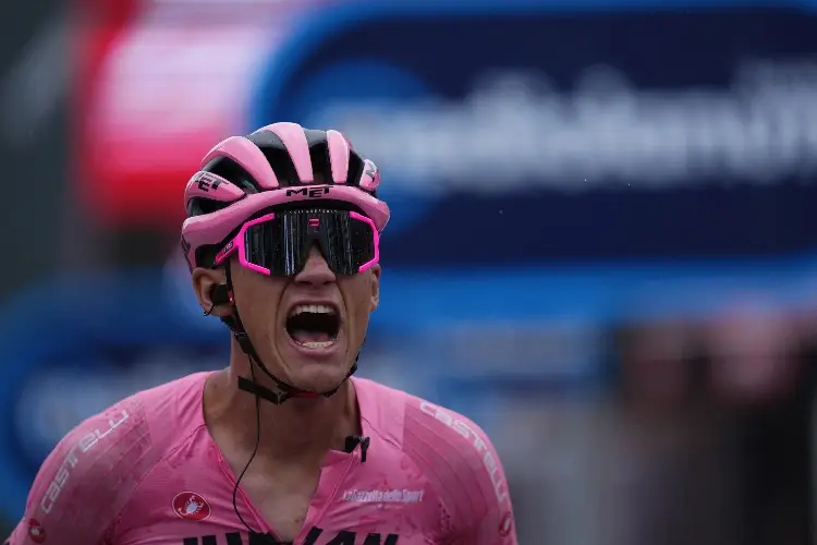 ¡Llega la hora de la verdad y el mexicano Isaac del Toro sigue siendo líder del Giro de Italia!